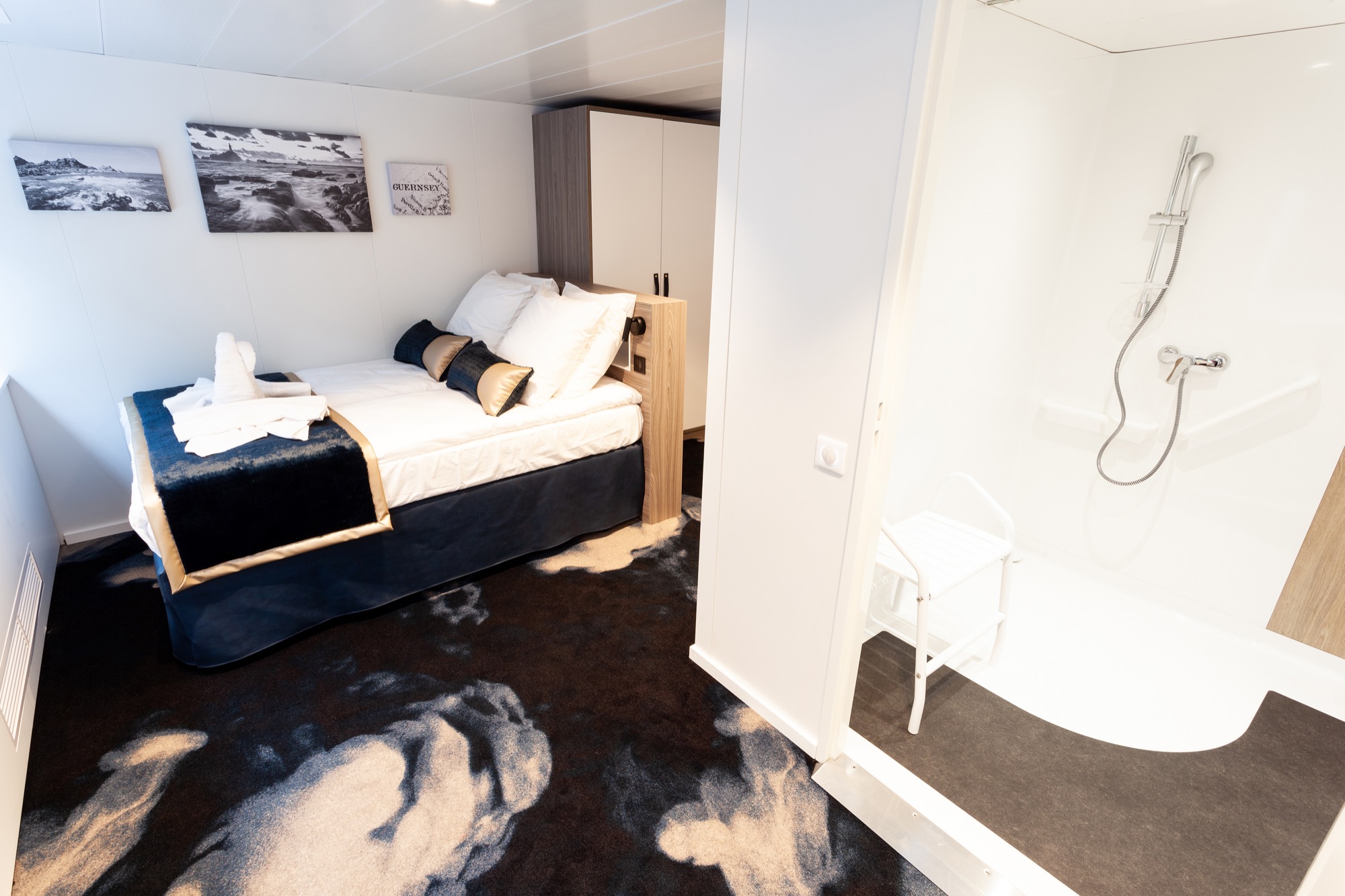 CroisiEurope MS Victor Hugo Accessible Cabin 3.jpg